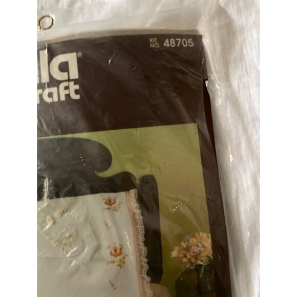 Victorian Rose Needlecraft Pillowcases Kit Complete Open Package - Picture 13 of 16